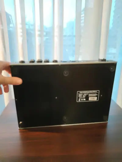 Pedalera de efectos Mooer GE300 Lite para guitarra - miniatura 4