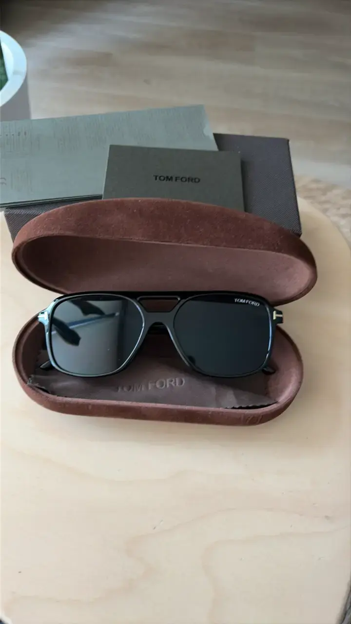 Gafas de Sol Tom Ford Negras con Estuche - 3