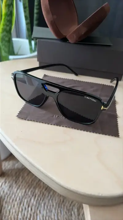 Gafas de Sol Tom Ford Negras con Estuche - miniatura 4
