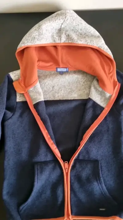 Polerón con capucha azul y gris $2.500 - miniatura 2