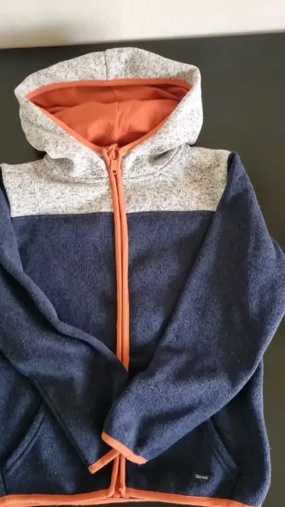 Polerón con capucha azul y gris $2.500 - miniatura 4
