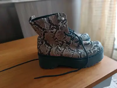 Botines de plataforma con diseño moderno - miniatura 2