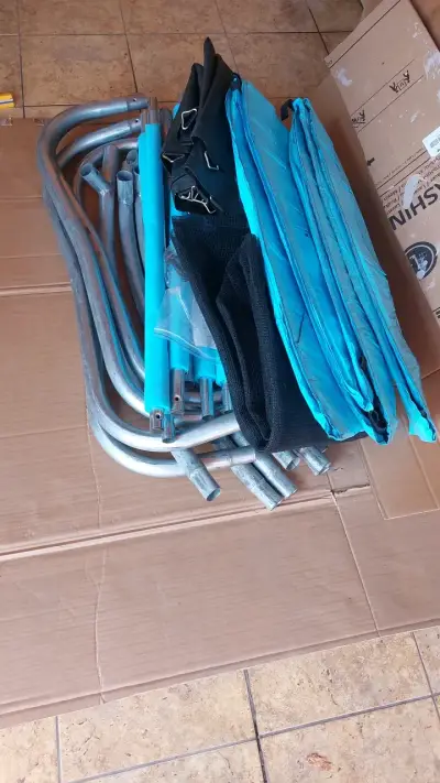 Trampolín infantil con estructura metálica - miniatura 1