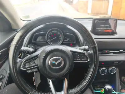 Mazda 2 2018 rojo en buen estado - miniatura 4