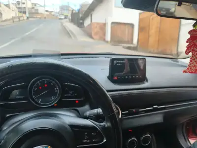 Mazda 2 2018 rojo en buen estado - miniatura 5