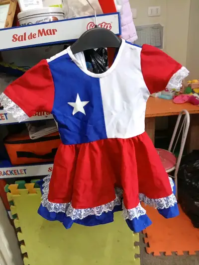 Vestido de niña estilo chileno con encaje - miniatura 1