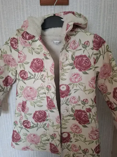 Abrigo de niña con diseño floral y capucha - miniatura 1