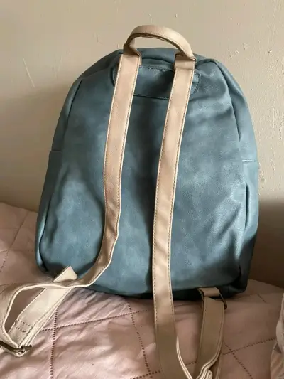 Mochila juvenil con parches colorida - miniatura 2