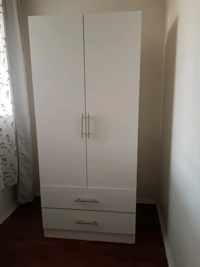 Armario blanco con puertas y cajones - 2