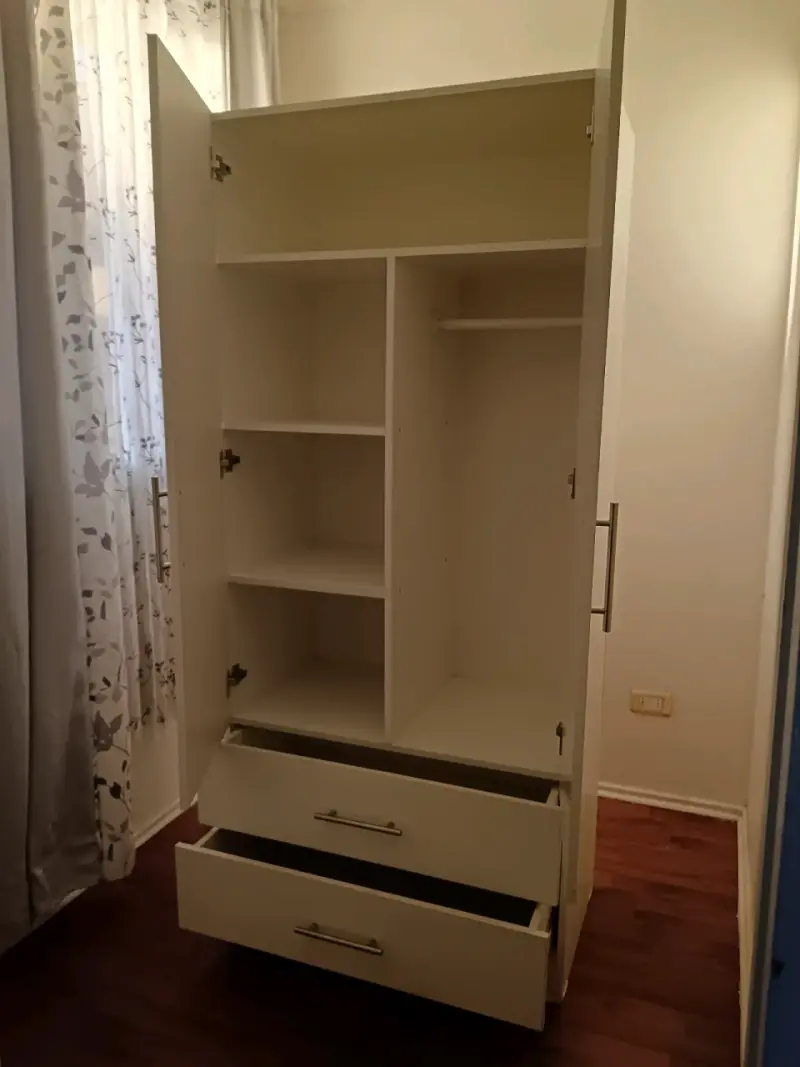 Armario blanco con puertas y cajones - 3