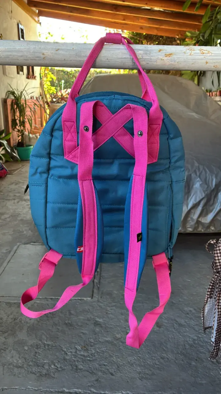 Mochila azul con correas rosadas Bubba - 2
