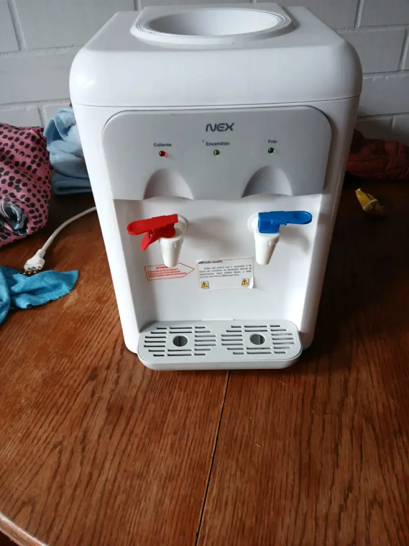 Dispensador de Agua Fría y Caliente NEX - 2