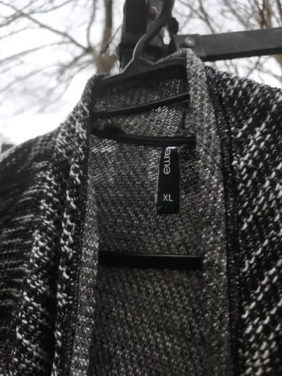 Cardigan abierto en blanco y negro para mujer - miniatura 3