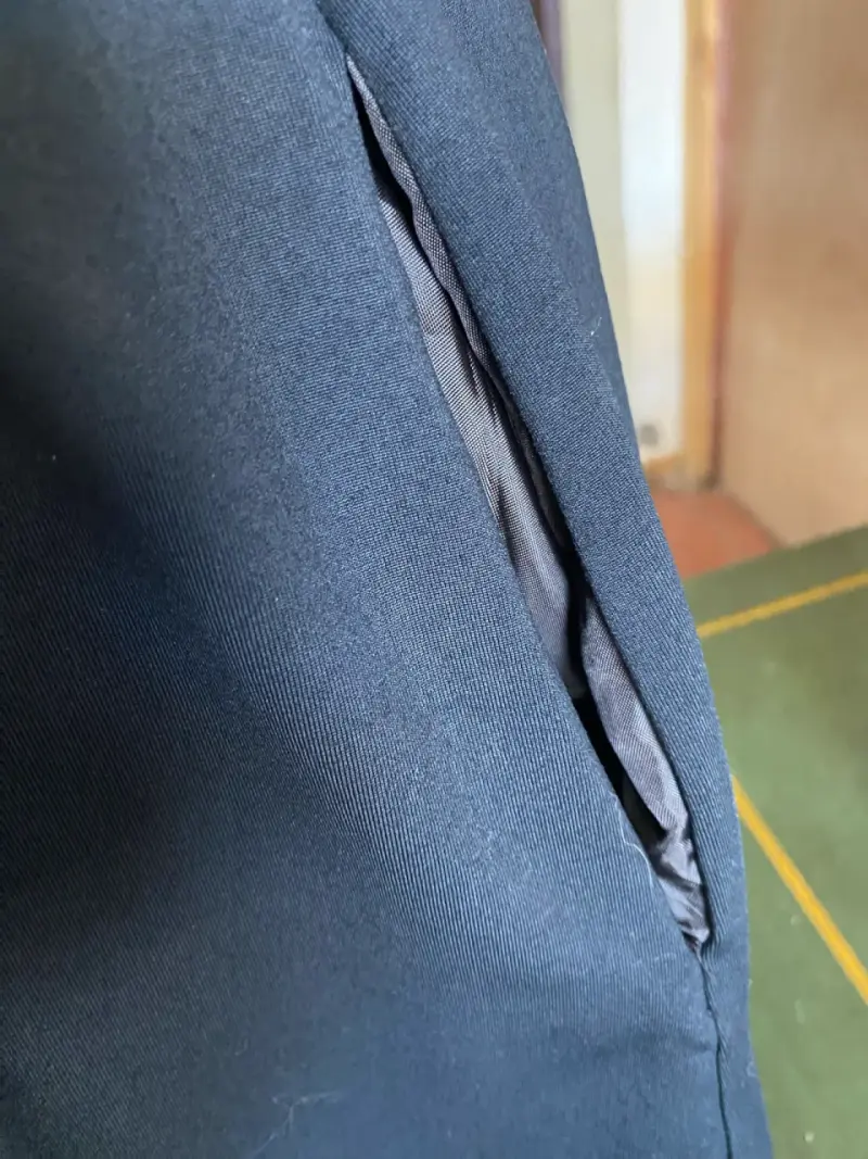 Vestido negro sin mangas con cierre trasero - 6