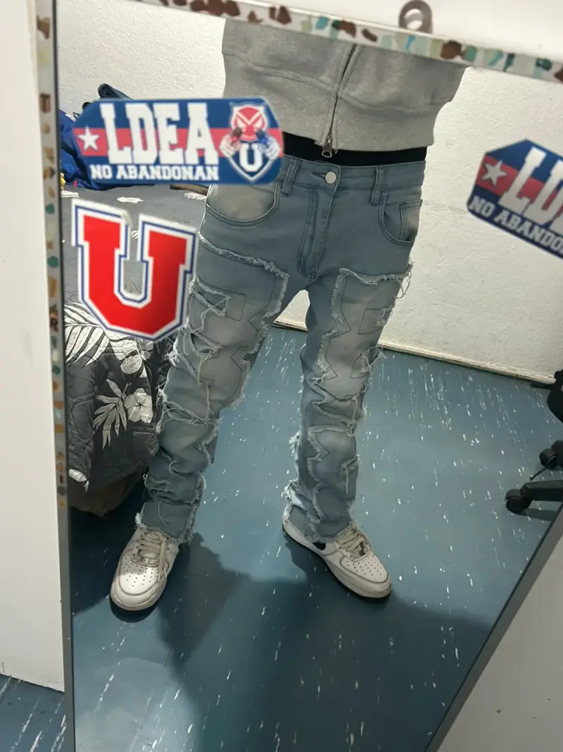 Jeans de hombre con diseño rasgado - 1