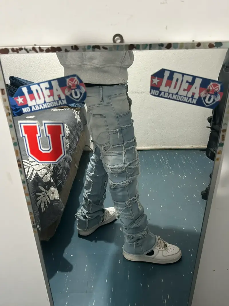 Jeans de hombre con diseño rasgado - 2