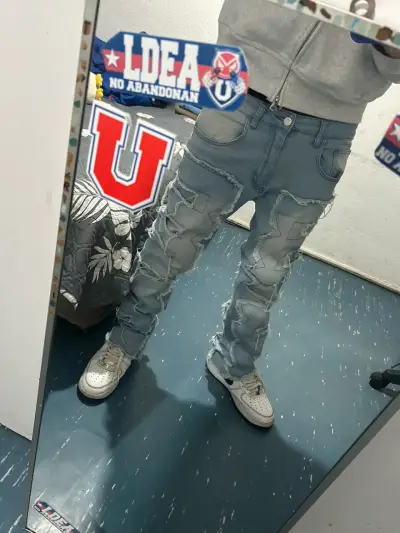 Jeans de hombre con diseño rasgado - miniatura 3