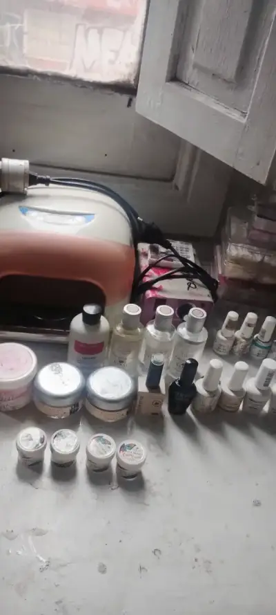 Kit completo de manicure con lámpara UV y esmaltes - miniatura 1