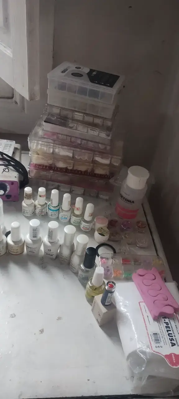 Kit completo de manicure con lámpara UV y esmaltes - 2