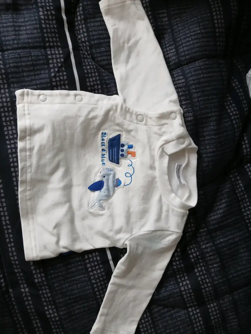 Conjunto de bebé blanco con diseño de barco - 1