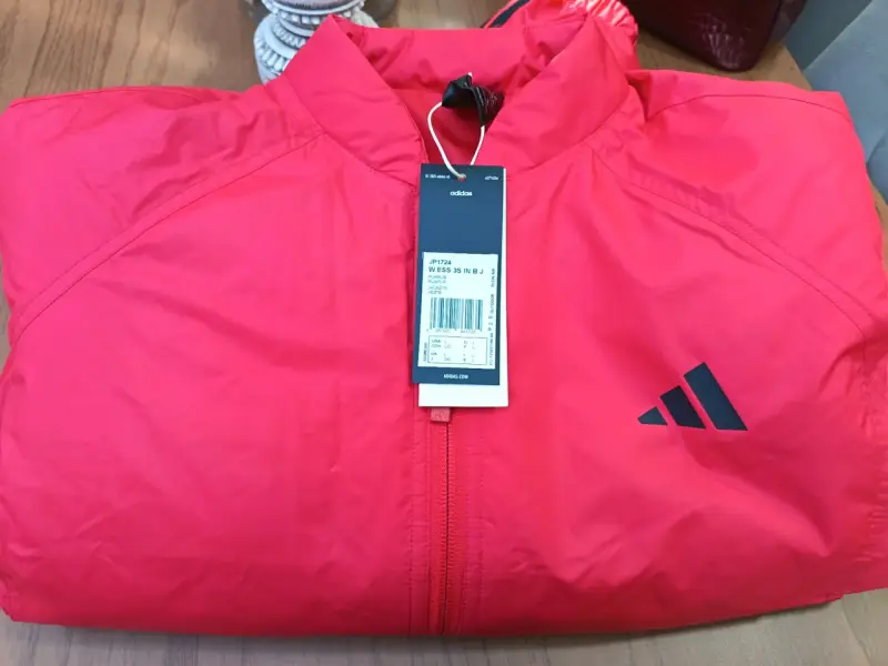 Chaqueta Bomber Térmica Roja Adidas Essentials. - 3