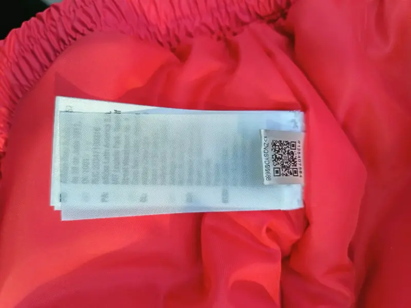Chaqueta Bomber Térmica Roja Adidas Essentials. - 4