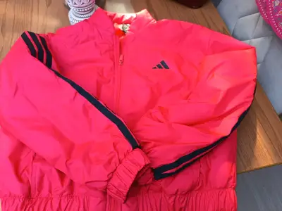 Chaqueta Bomber Térmica Roja Adidas Essentials. - miniatura 5