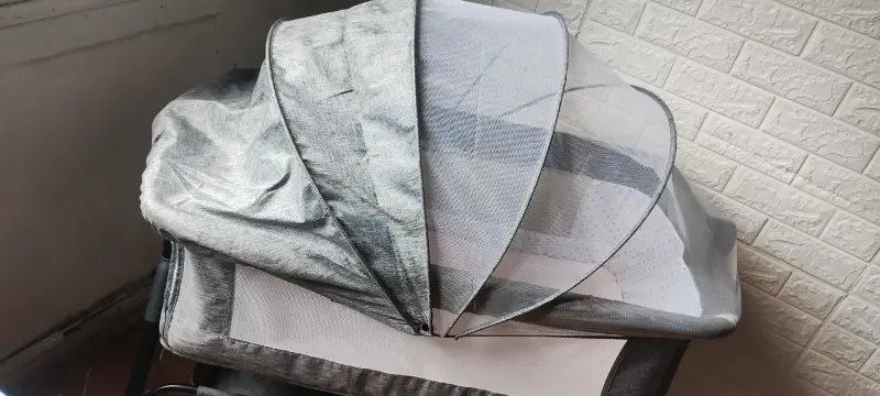 Cuna colecho gris con mosquitero ajustable - 2
