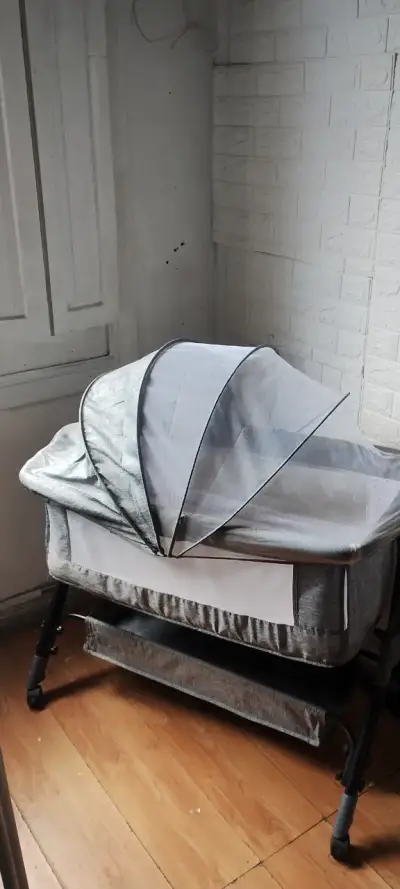 Cuna colecho gris con mosquitero ajustable - miniatura 3