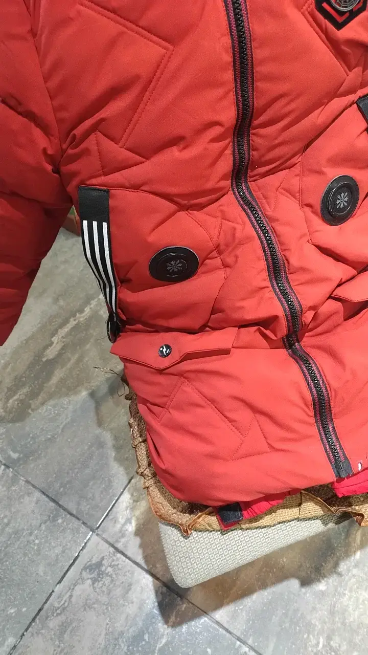 Abrigo de invierno para niños con capucha de piel sintética - 4