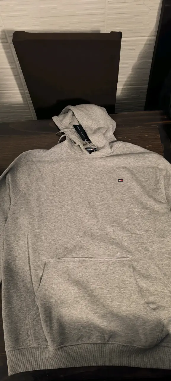 Polerón gris Tommy Hilfiger con capucha - 2