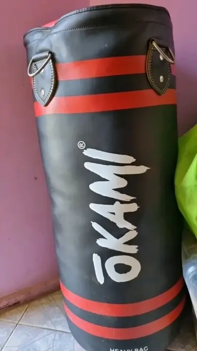 Saco de Boxeo Okami Heavy Bag Negro y Rojo - miniatura 1