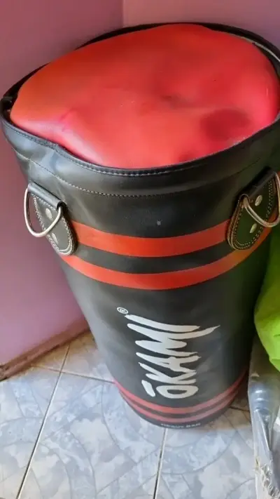 Saco de Boxeo Okami Heavy Bag Negro y Rojo - miniatura 2