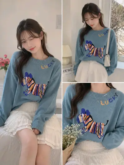 Suéter azul con diseño de cebra y texto 'Lucky' - miniatura 1
