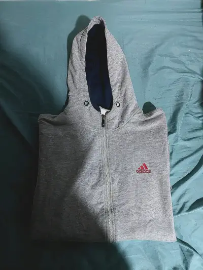 Polerón con capucha gris Adidas para hombre - miniatura 1