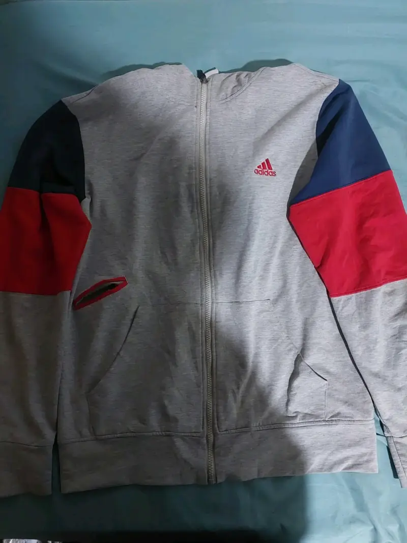 Polerón con capucha gris Adidas para hombre - 2