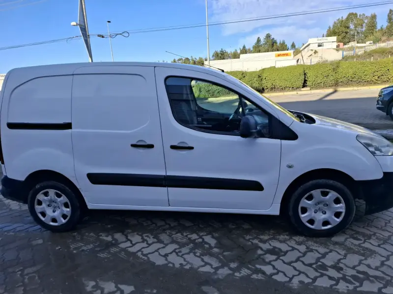 Furgón Peugeot Partner 2014 en buen estado - 1