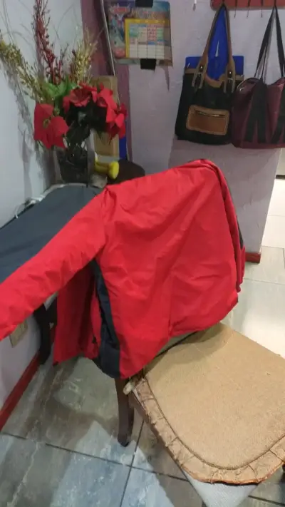 Chaqueta impermeable roja para hombre - miniatura 5