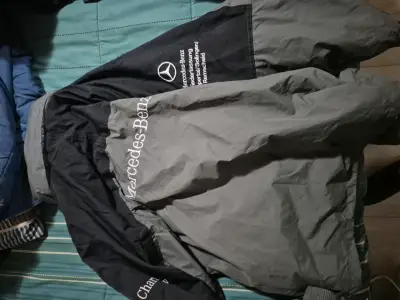 Chaqueta de invierno con capucha y forro de piel sintética - miniatura 5