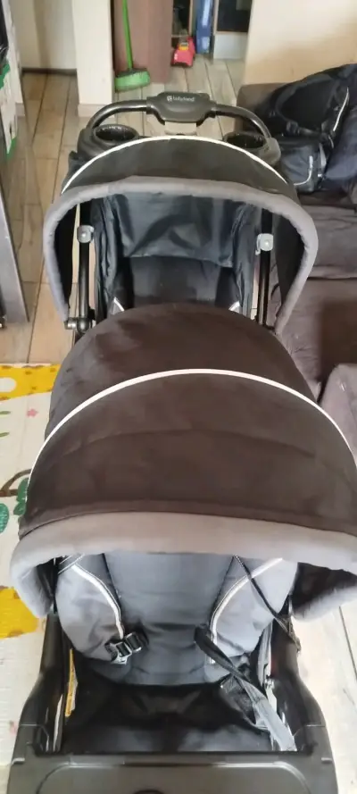 Coche doble para bebé en buen estado - miniatura 2