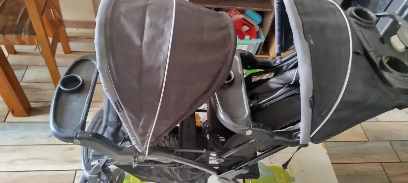 Coche doble para bebé en buen estado - 3