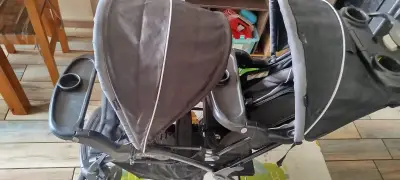 Coche doble para bebé en buen estado - miniatura 3