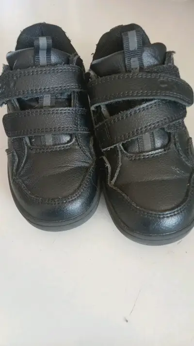 Zapatos de niño negros CKY con velcro - miniatura 1