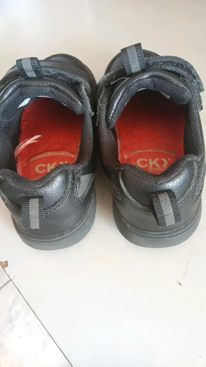 Zapatos de niño negros CKY con velcro - 2