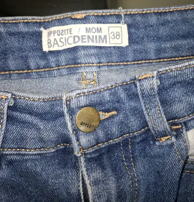 Jeans de mezclilla azul para mujer - miniatura 2