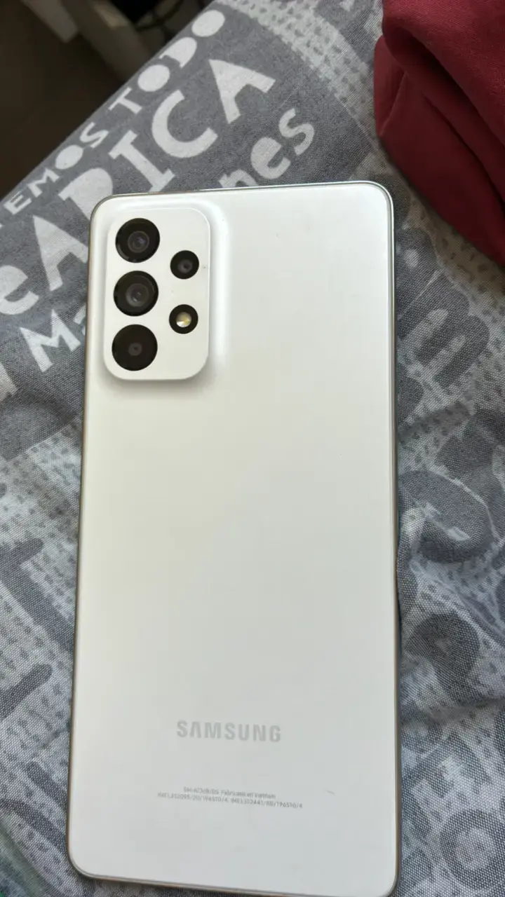 Samsung Galaxy A72 blanco en buen estado - 1
