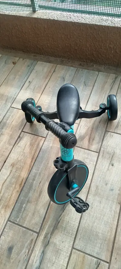 Triciclo infantil Scooop plegable azul - miniatura 2