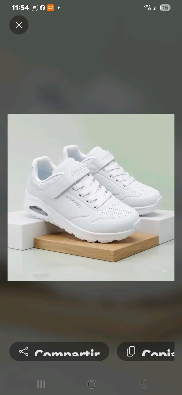 Zapatillas blancas Skechers para niña