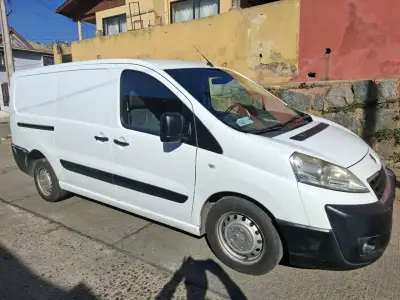 Furgón Peugeot Expert 2014 en buen estado - miniatura 2
