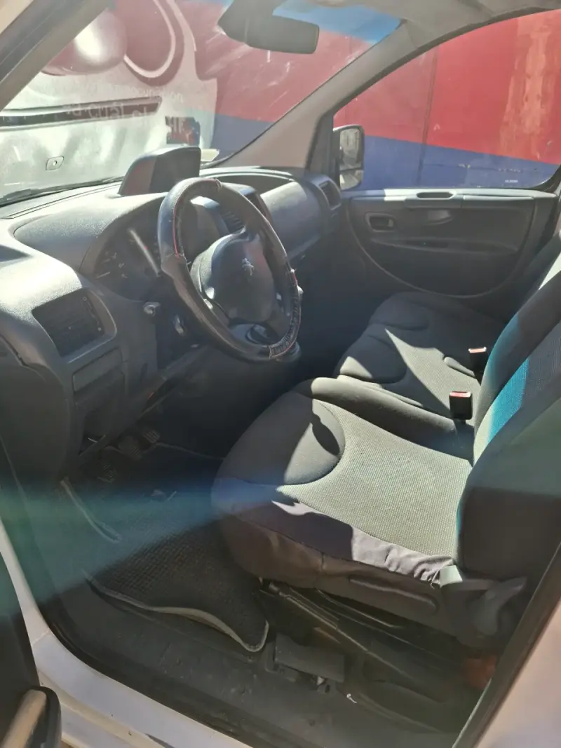 Furgón Peugeot Expert 2014 en buen estado - 3